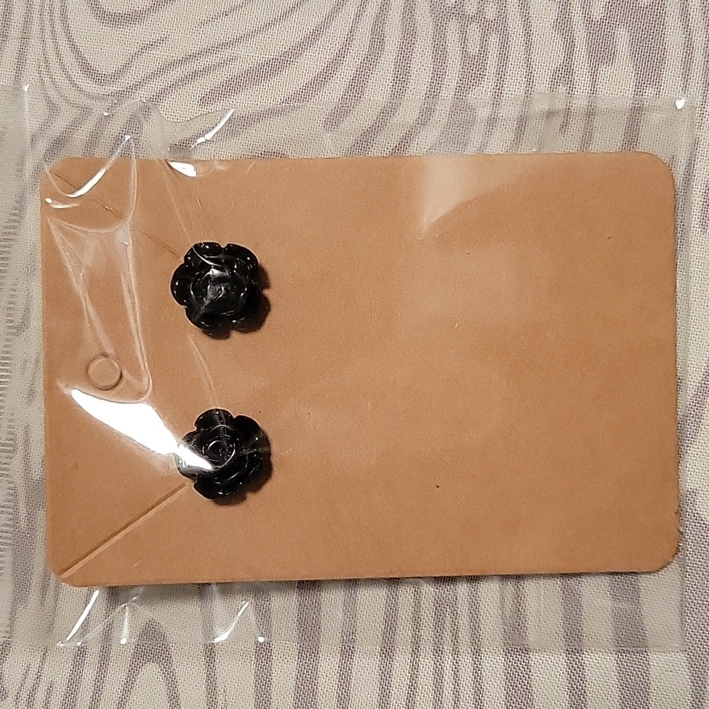 🔴Black Rose Stud Earrings🔴